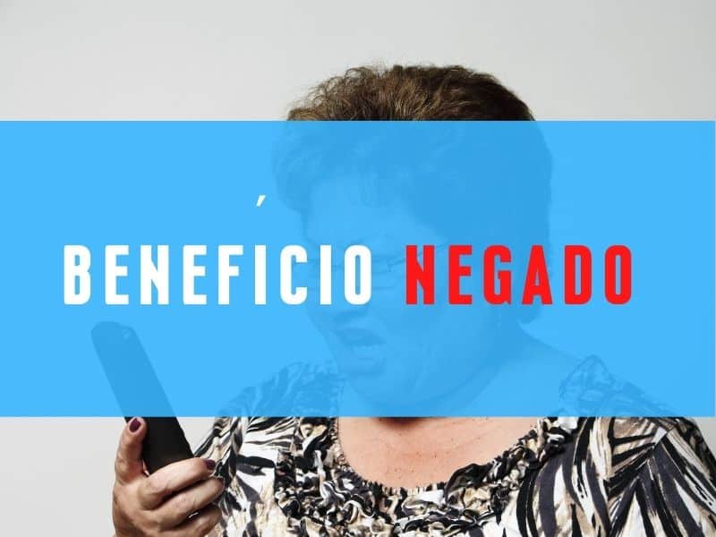 Senhora com raiva porque seu benefício foi negado